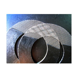 Graphite gasket reinforced with metal mesh